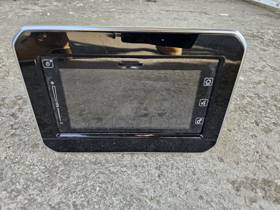 Vând navigatie originala Suzuki Ignis 2020 , card memorie , touch etc