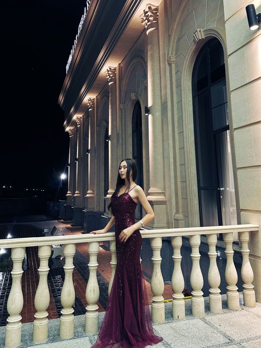 Продаю очень красивое красное платье