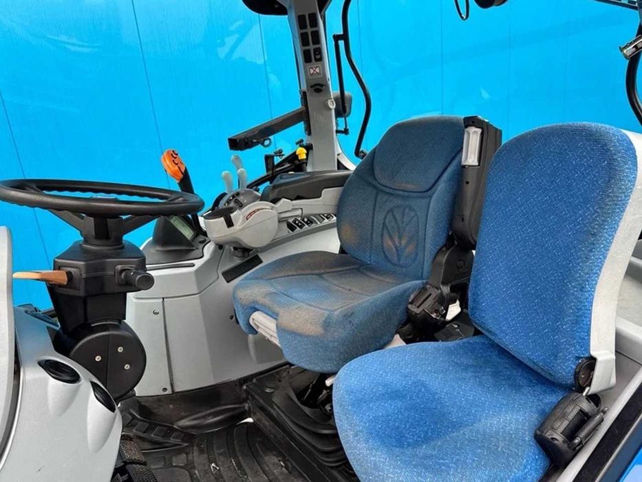 Колесный трактор New Holland T6080