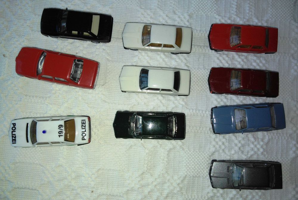 Vand machete autoturisme BMW, la scara 1:87, Herpa, Wiking