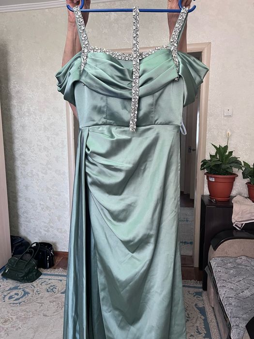 Продам нарядное платье