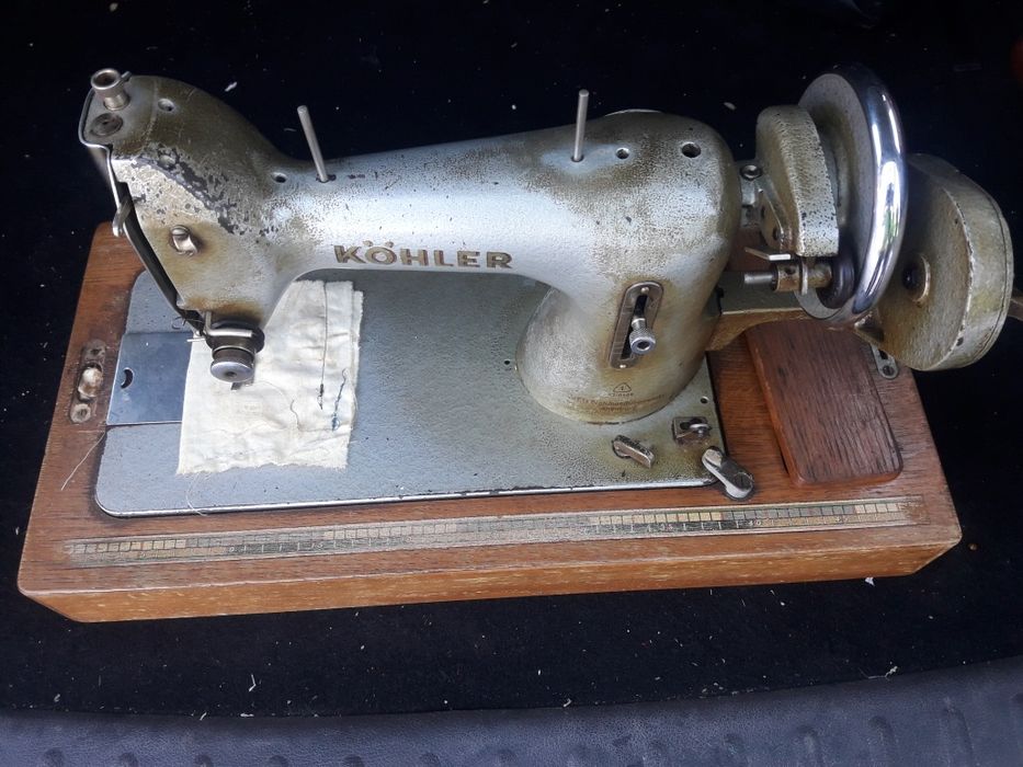 Ръчна шевна машина.