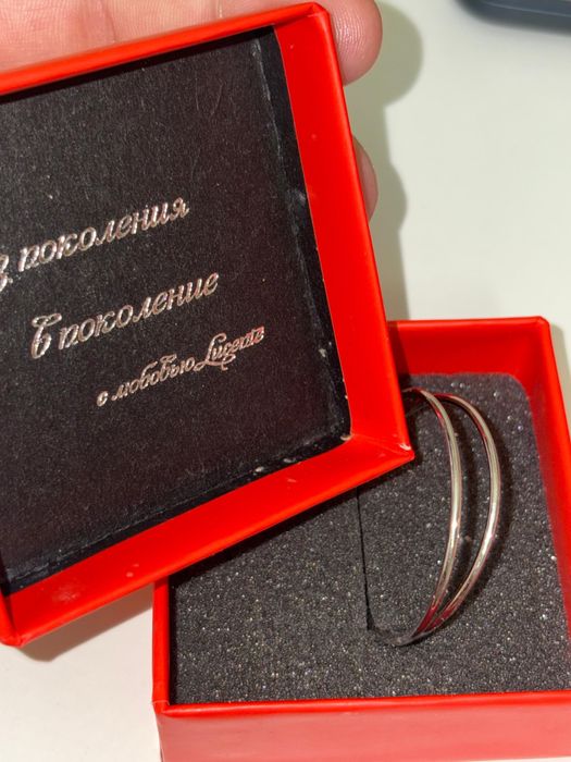 Продам серьги серебренные lucentе