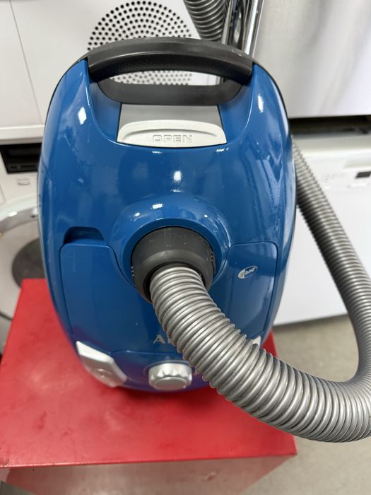 Прахосмукачка AEG