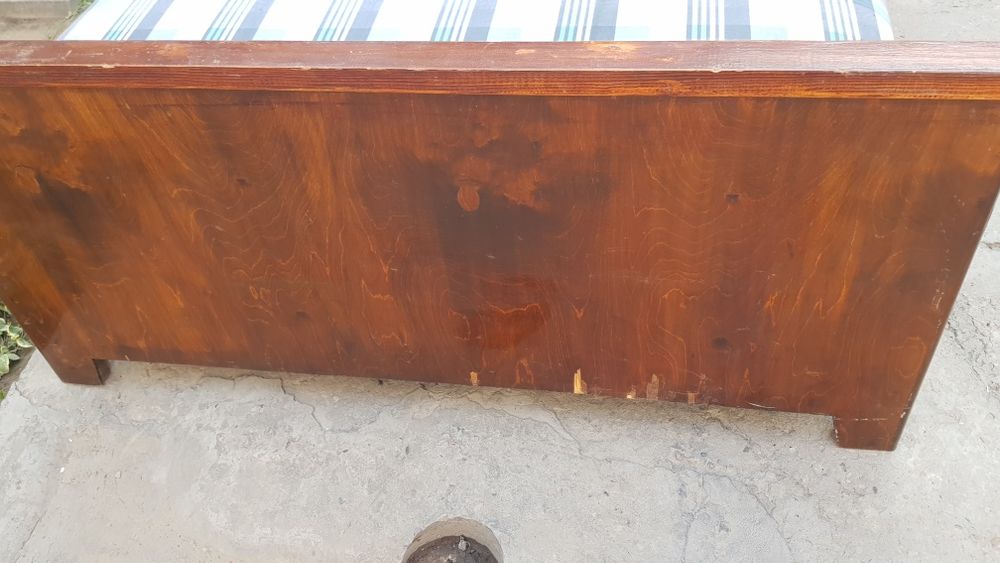 Кровать деревянная