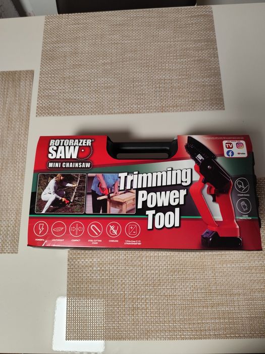 Fierăstrău electric