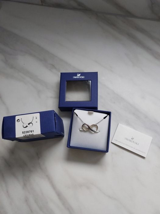 Оригинални колие Сваровки Swarovski с кристали