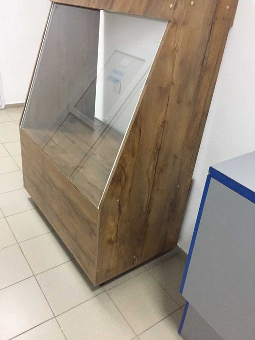 продам витрины стеклянные