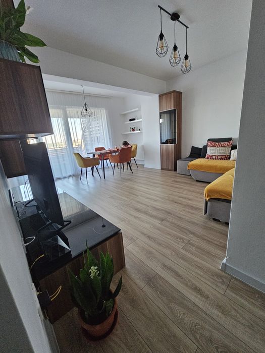 Apartament 3 cam Untold