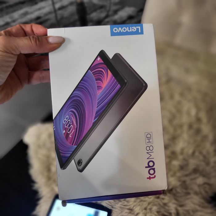 Таблет lenovo m8 бърз отключен