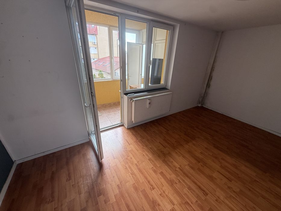 Ofer spre vânzare Apartament 2 camere , Bloc nou , Zona piața mică , Etaj 2