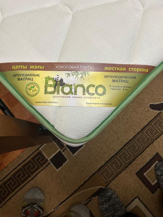 Продам кровать 1м на 90, с матрасом