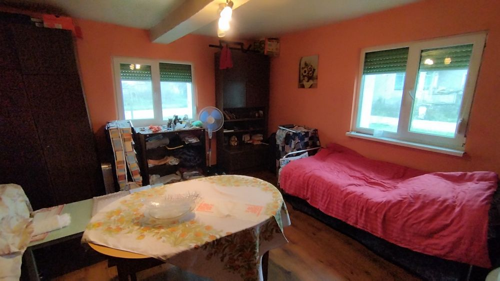 Къща с голям двор в село Брегаре