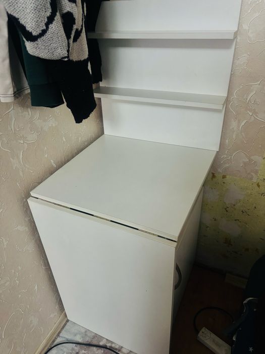 Стол маникюрный,самовывоз