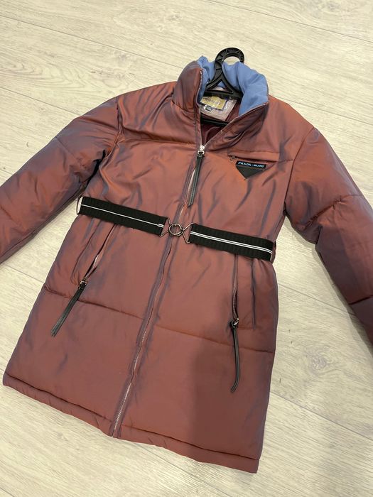 продам куртку зимную женскую прада