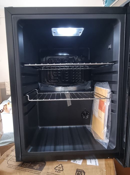 Хладилна витрина Klarstein 33L