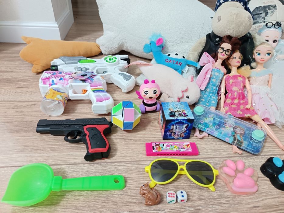 Ойыншықтар,конструктор, доп, қуыршақтар сатылады