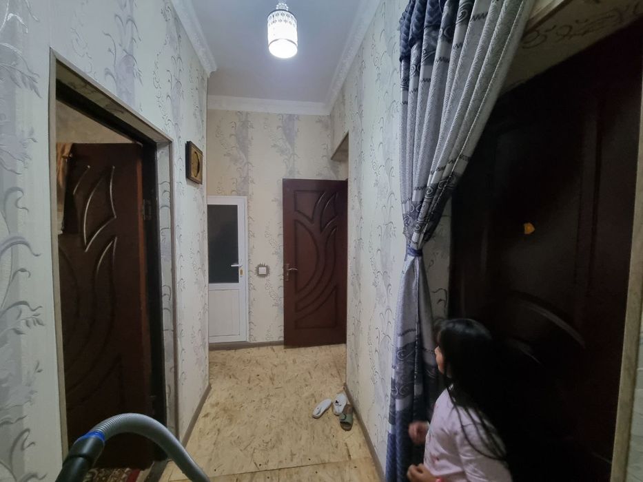 Срочно 2 хонали квартира сотилади.