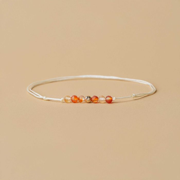 Премиум подаръчна кутия според зодията с гривна с 14К злато