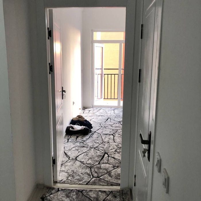 Kvartira sotiladi. Musaffo maskan navostroyka. 39m²