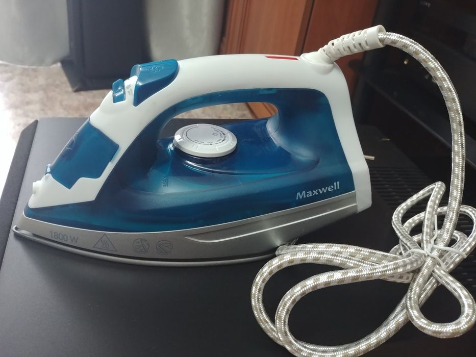 Продаю паровой утюг Maxwell MW-3056B
