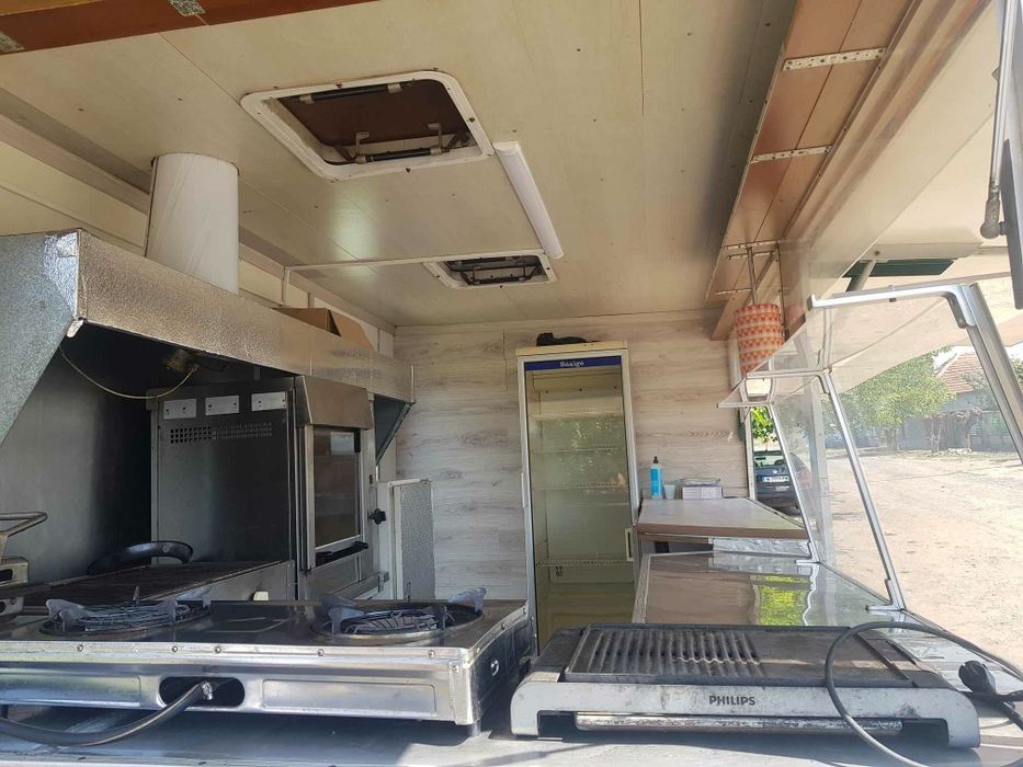 Продавам оборудван кемпер Mercedes MB100D