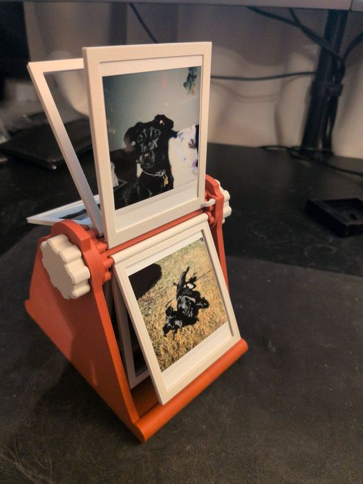 Въртяща се настолна стойка / Органайзер за снимки