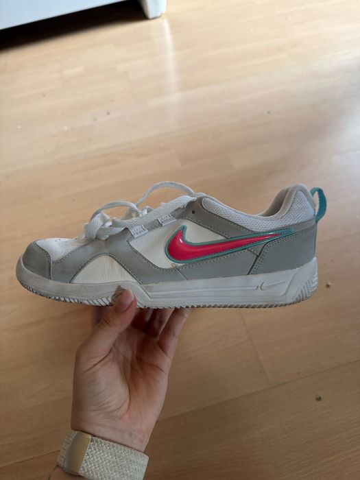 Adidași albi Nike