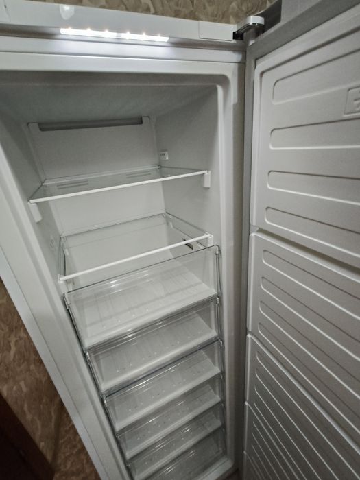 Продам морозильную камеру