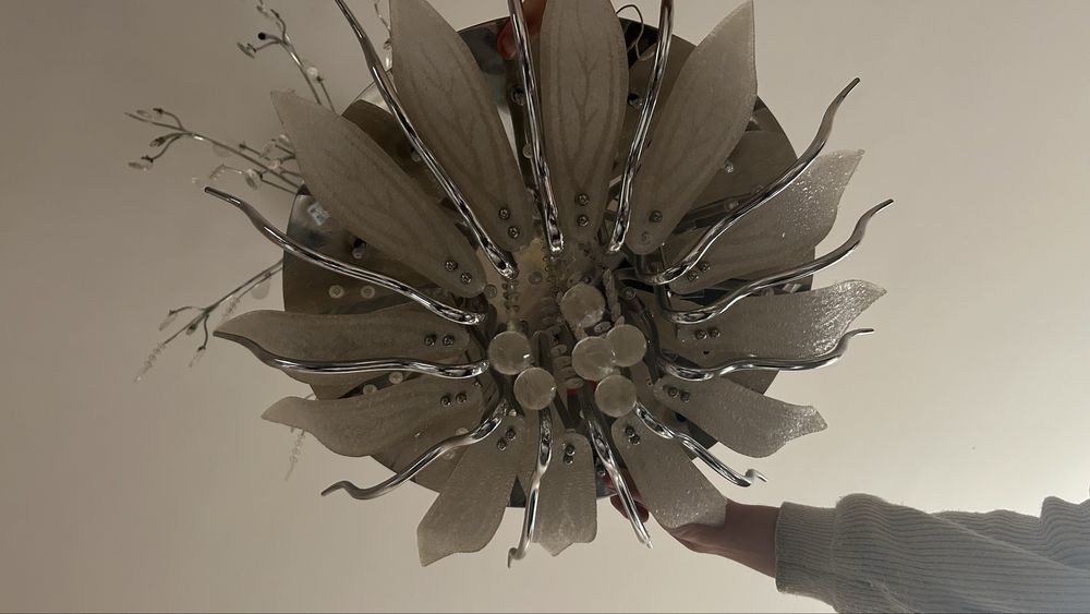 Продавам полилей