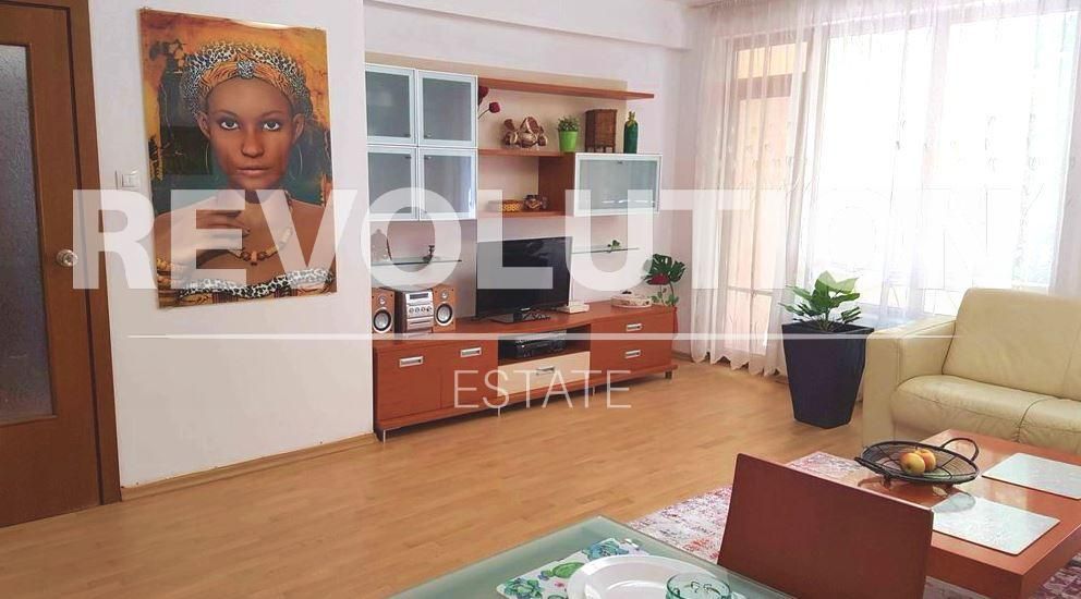 Дава се под наем Тристаен апартамент в Варна, Спортна зала - 85 кв.м за 700 € - Снимка #1