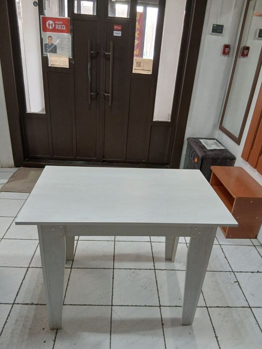 Продам кухонный стол