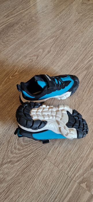 Продам Кроссовки детские новые