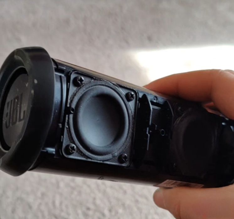 Vând JBL flip 3 perfect functională