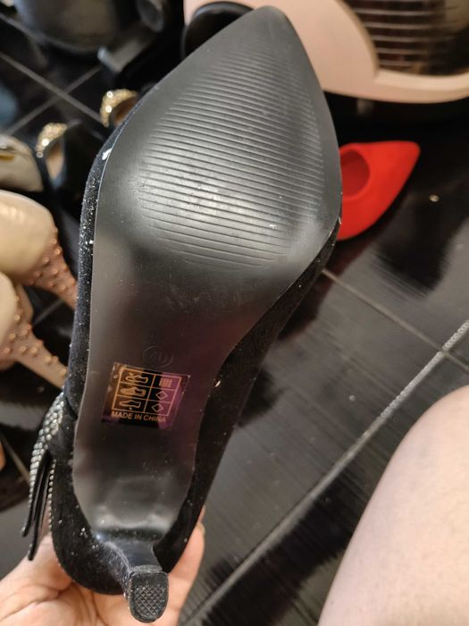 Pantofi cu toc eleganti