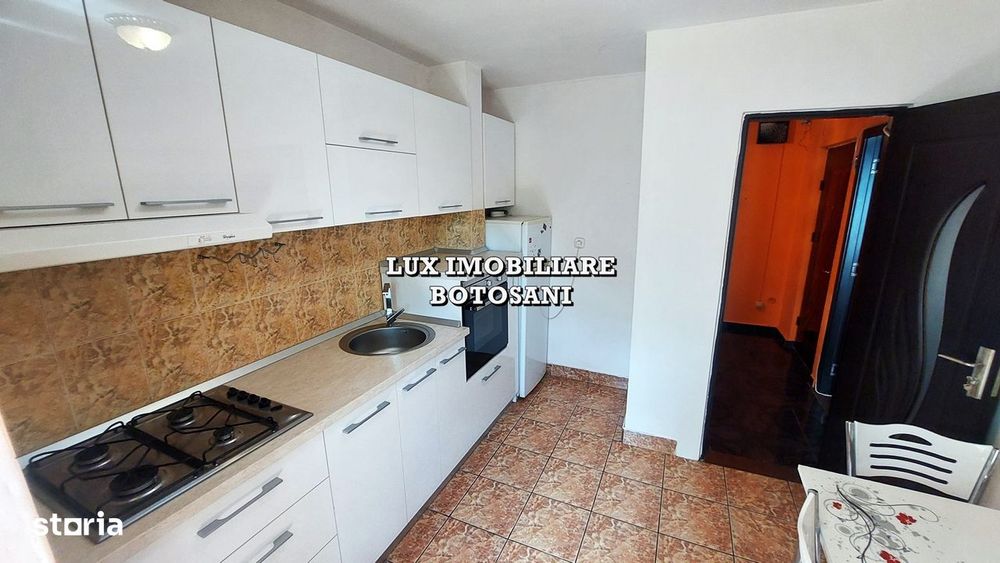 Apartament 2 camere, zona Scolii 8, etaj 3
