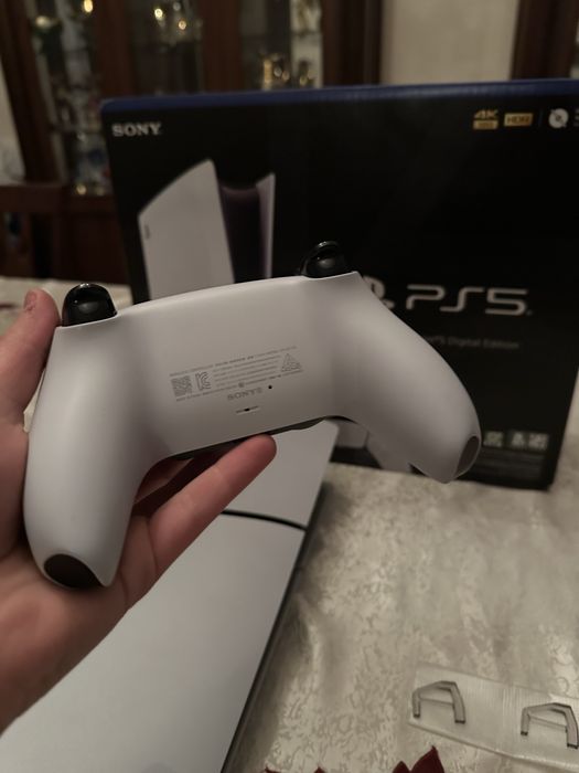 Playstation 5 slim 1 tb почти новый!