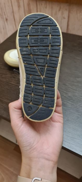 Продам детские ботиночки