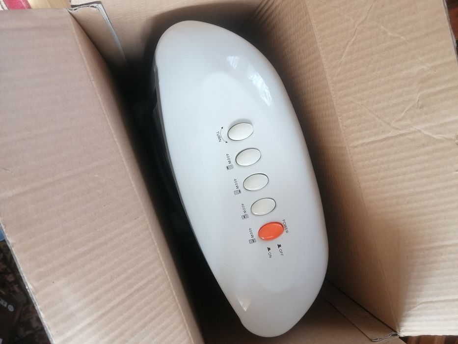 Radiator electric cu halogen Hyundai 1600W, nou în cutie