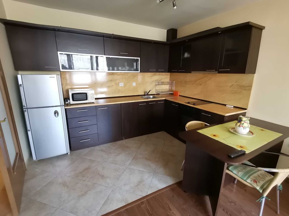 Дава се под наем Двустаен апартамент в Бургас, Лазур - 72 кв.м за 280.5 € - Снимка #1