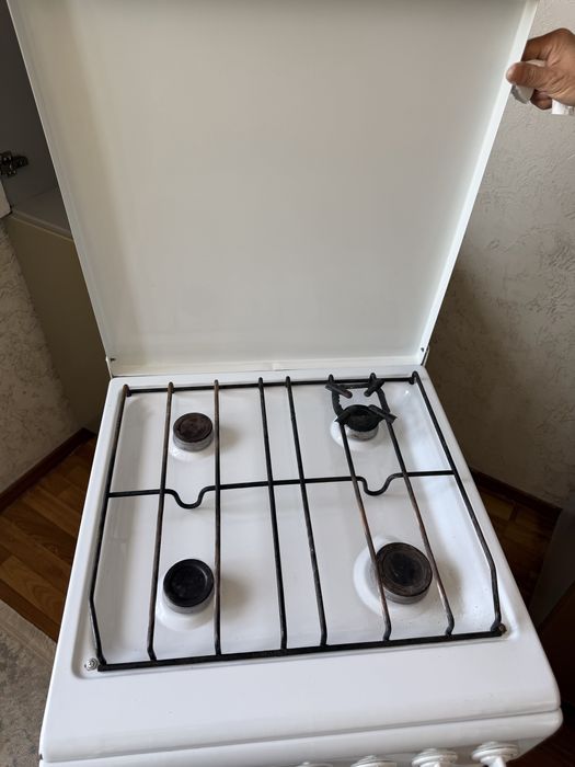 Продам б/у газовую плиту.