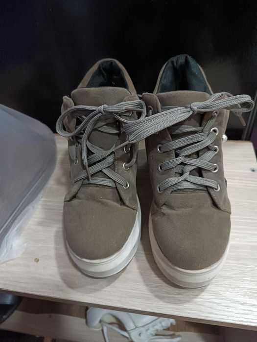 Продам женскую обувь