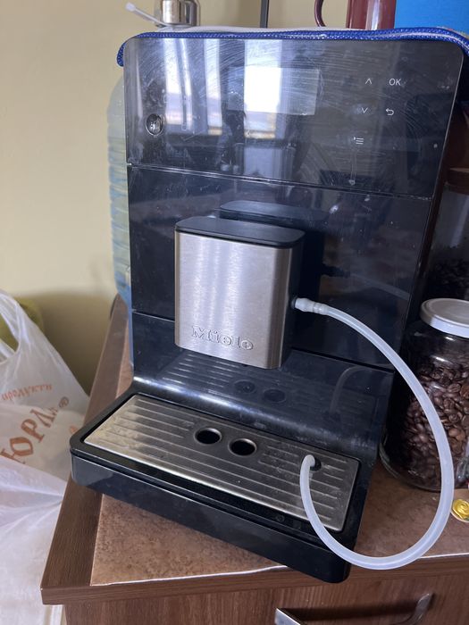 Продавам  кафемашина Miele CM5400