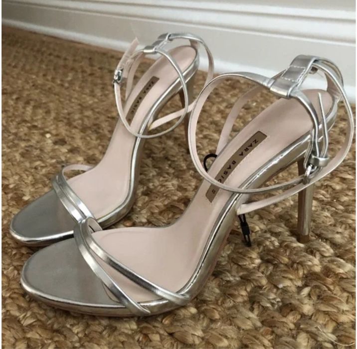 Сребърни сандалки Zara