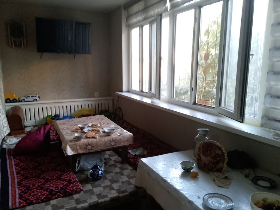 Продается4 комнатная квартира на1этаже,вгульбахоре