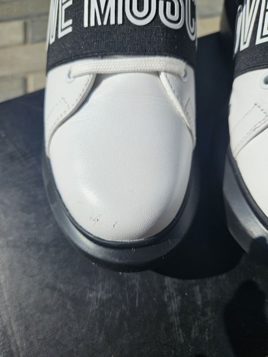 Adidasi Love Moschino