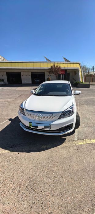 DONGFENG E70 Elektromobil