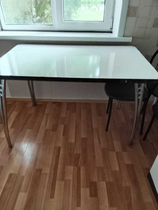 Продам кухонный стол