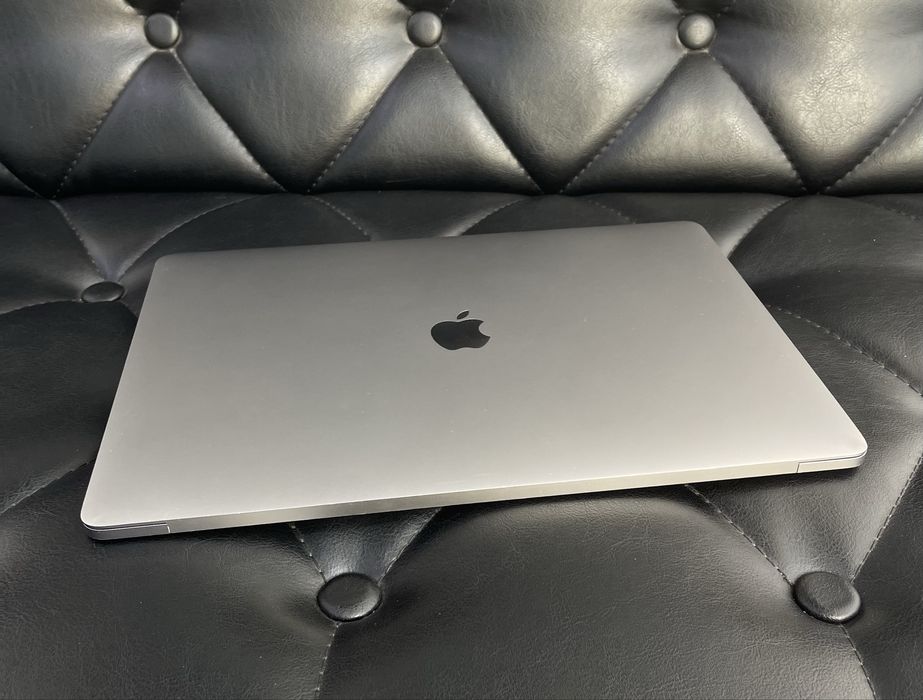 Apple MacBook Pro 2018 i9 32GB/1 TB в хорошем состоянии