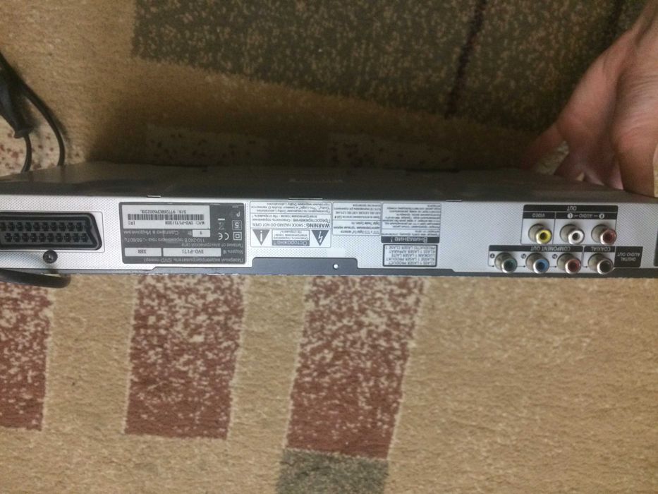 Продаю DVD-плеер Samsung DVD-P171 CD проигрыватель